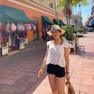 Meet your Posher, Daniela